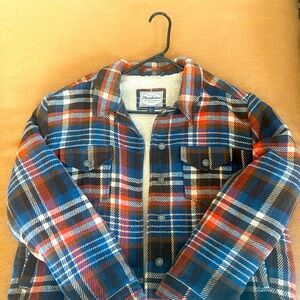 Like new flannel, Sherpa lines jacket. Bought in adorable boutique.4 pockets.